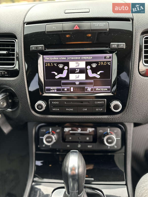 Внедорожник / Кроссовер Volkswagen Touareg 2011 в Львове