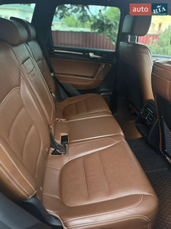 Позашляховик / Кросовер Volkswagen Touareg 2014 в Чернівцях