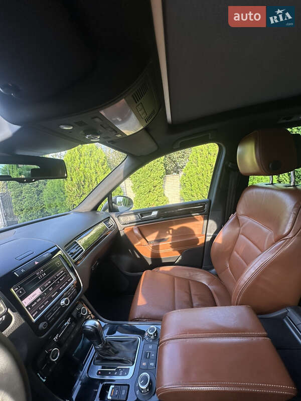 Позашляховик / Кросовер Volkswagen Touareg 2014 в Чернівцях