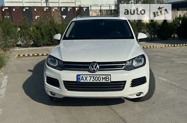 Позашляховик / Кросовер Volkswagen Touareg 2013 в Харкові