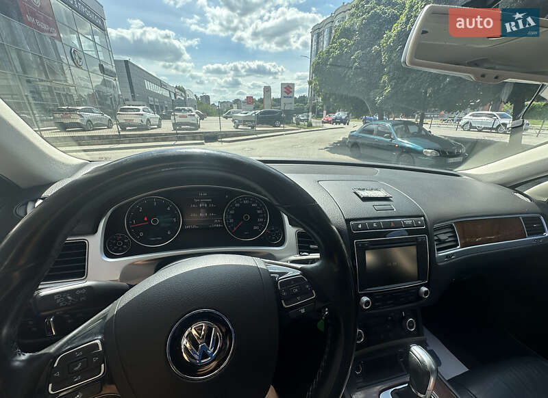 Внедорожник / Кроссовер Volkswagen Touareg 2015 в Хмельницком