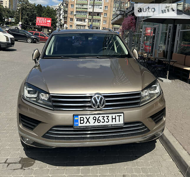 Позашляховик / Кросовер Volkswagen Touareg 2015 в Хмельницькому