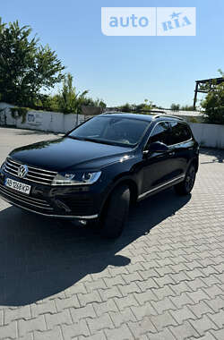 Внедорожник / Кроссовер Volkswagen Touareg 2015 в Виннице