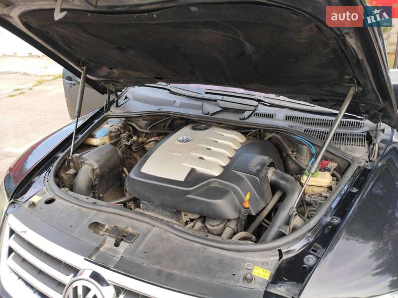 Позашляховик / Кросовер Volkswagen Touareg 2005 в Дніпрі