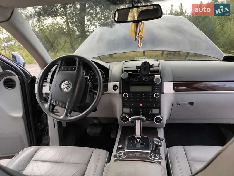 Позашляховик / Кросовер Volkswagen Touareg 2005 в Дніпрі