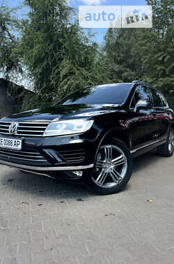 Позашляховик / Кросовер Volkswagen Touareg 2015 в Кривому Розі