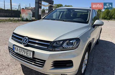 Внедорожник / Кроссовер Volkswagen Touareg 2011 в Киеве