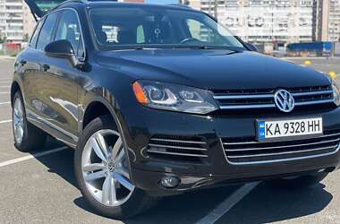 Внедорожник / Кроссовер Volkswagen Touareg 2013 в Киеве