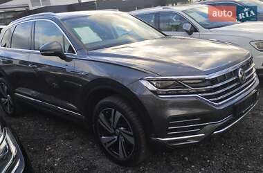 Позашляховик / Кросовер Volkswagen Touareg 2019 в Чернівцях