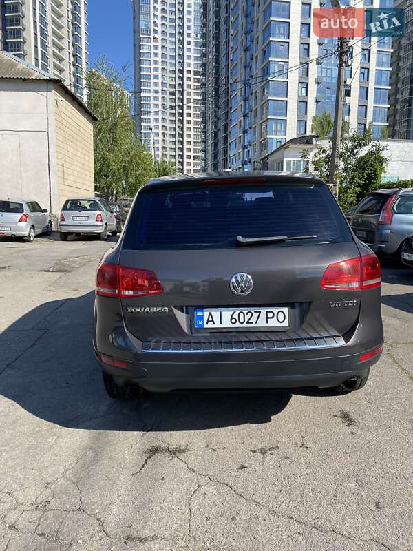 Внедорожник / Кроссовер Volkswagen Touareg 2011 в Киеве