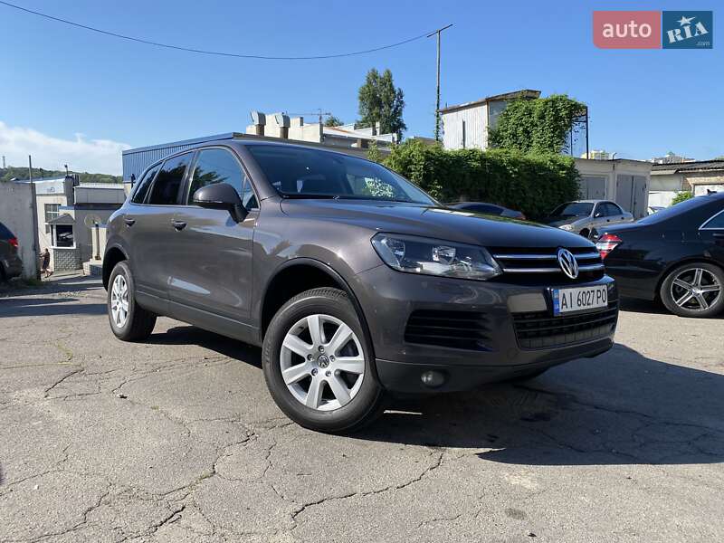 Внедорожник / Кроссовер Volkswagen Touareg 2011 в Киеве