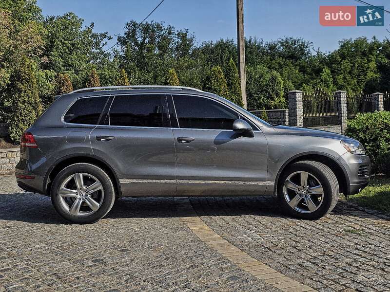 Позашляховик / Кросовер Volkswagen Touareg 2011 в Первомайську