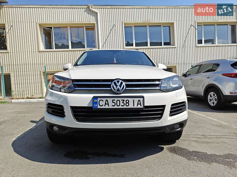 Внедорожник / Кроссовер Volkswagen Touareg 2011 в Умани