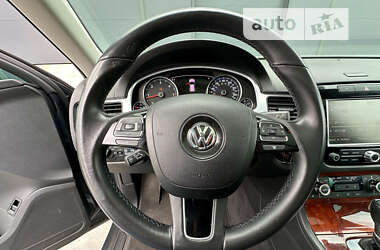 Внедорожник / Кроссовер Volkswagen Touareg 2011 в Львове