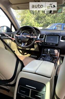 Внедорожник / Кроссовер Volkswagen Touareg 2012 в Харькове