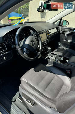 Внедорожник / Кроссовер Volkswagen Touareg 2013 в 