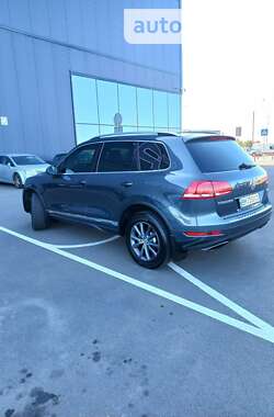 Внедорожник / Кроссовер Volkswagen Touareg 2013 в Львове