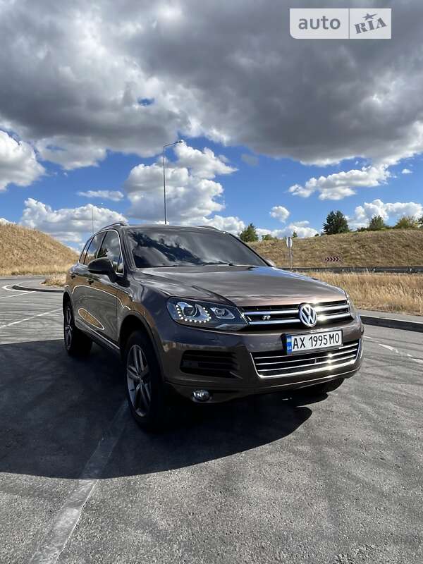 Позашляховик / Кросовер Volkswagen Touareg 2010 в Полтаві