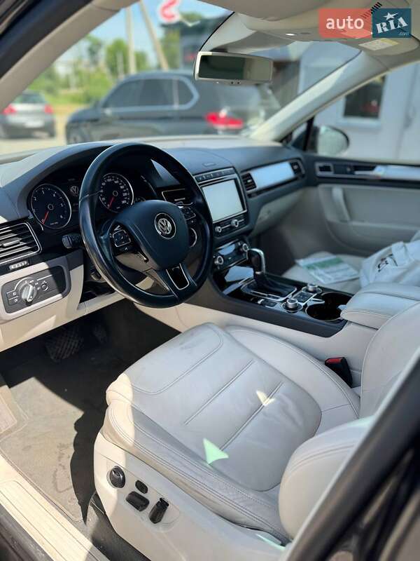 Позашляховик / Кросовер Volkswagen Touareg 2015 в Львові