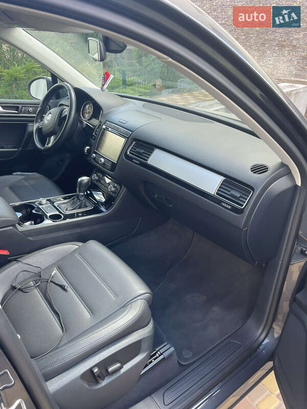 Внедорожник / Кроссовер Volkswagen Touareg 2015 в Кропивницком