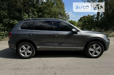 Позашляховик / Кросовер Volkswagen Touareg 2013 в Дніпрі