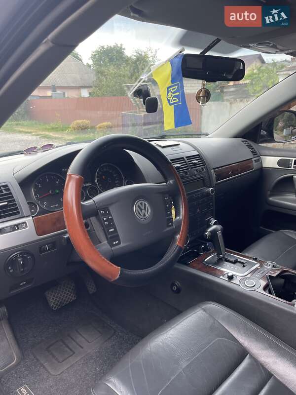 Внедорожник / Кроссовер Volkswagen Touareg 2010 в Умани
