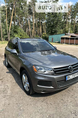 Внедорожник / Кроссовер Volkswagen Touareg 2012 в Киеве