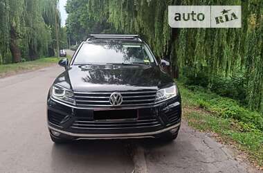 Внедорожник / Кроссовер Volkswagen Touareg 2015 в Дубно