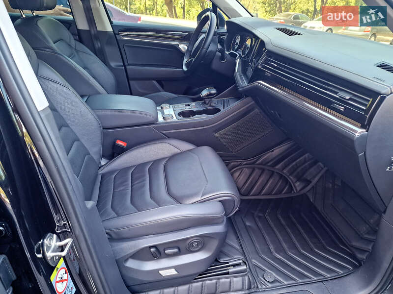 Позашляховик / Кросовер Volkswagen Touareg 2020 в Одесі