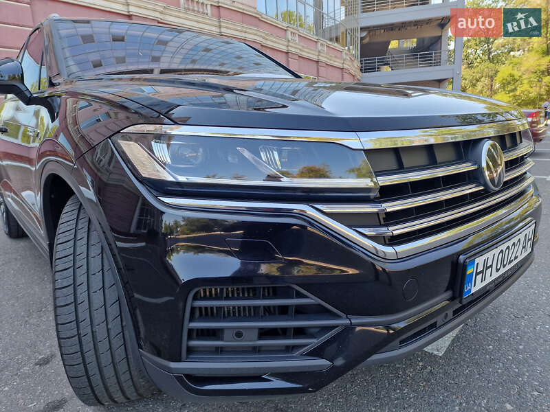 Позашляховик / Кросовер Volkswagen Touareg 2020 в Одесі