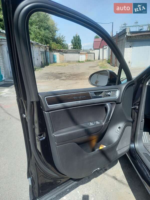 Позашляховик / Кросовер Volkswagen Touareg 2014 в Черкасах