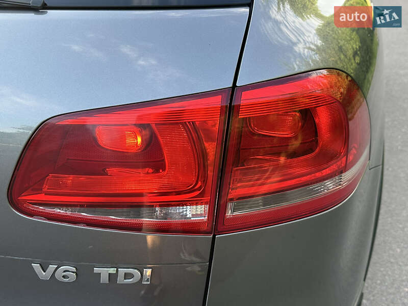 Внедорожник / Кроссовер Volkswagen Touareg 2011 в Ровно