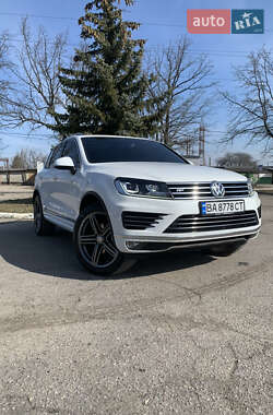 Внедорожник / Кроссовер Volkswagen Touareg 2015 в 