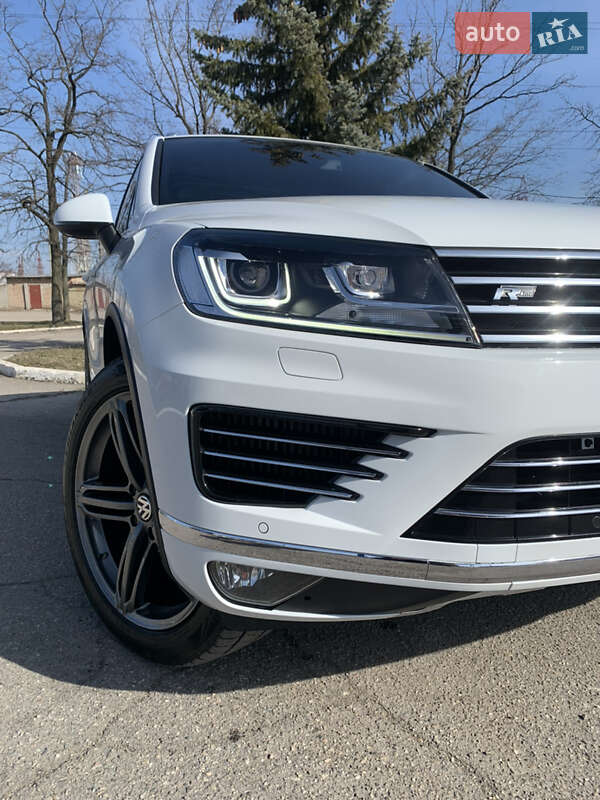 Внедорожник / Кроссовер Volkswagen Touareg 2015 в Кропивницком