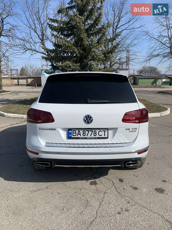 Внедорожник / Кроссовер Volkswagen Touareg 2015 в Кропивницком