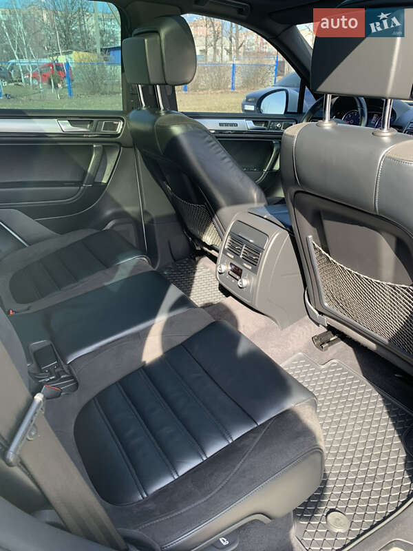 Внедорожник / Кроссовер Volkswagen Touareg 2015 в Кропивницком