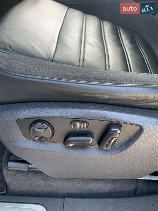 Внедорожник / Кроссовер Volkswagen Touareg 2015 в Кропивницком