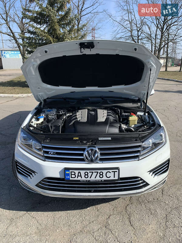 Внедорожник / Кроссовер Volkswagen Touareg 2015 в Кропивницком