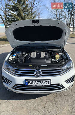 Внедорожник / Кроссовер Volkswagen Touareg 2015 в 