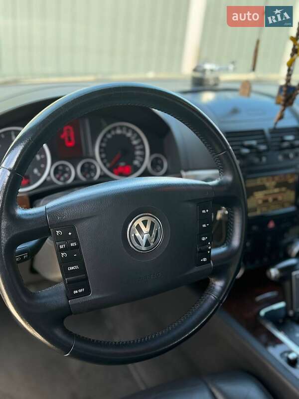 Внедорожник / Кроссовер Volkswagen Touareg 2007 в Малине