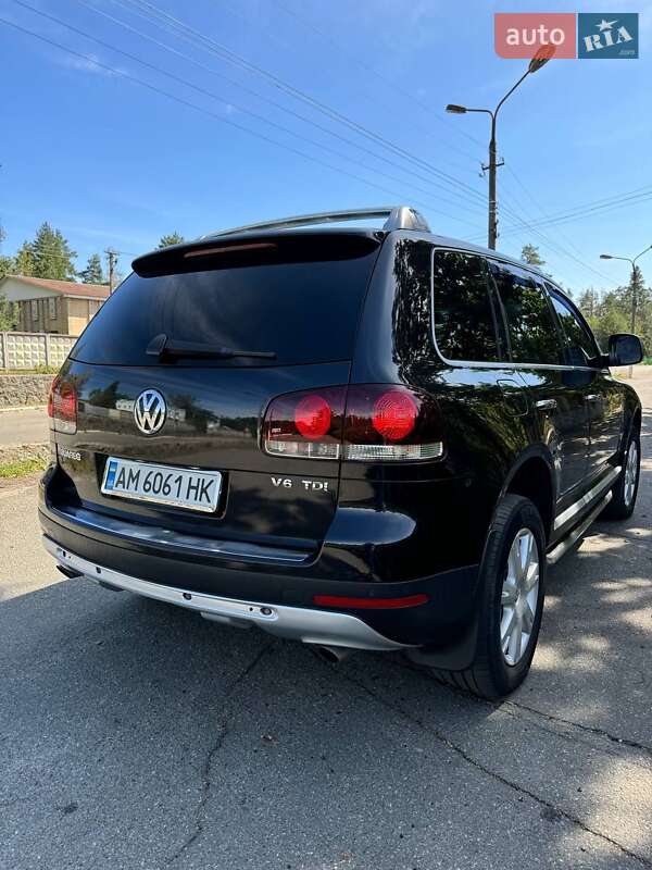 Внедорожник / Кроссовер Volkswagen Touareg 2007 в Малине