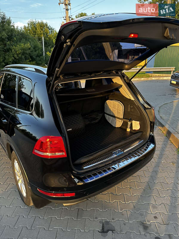 Внедорожник / Кроссовер Volkswagen Touareg 2012 в Хмельницком