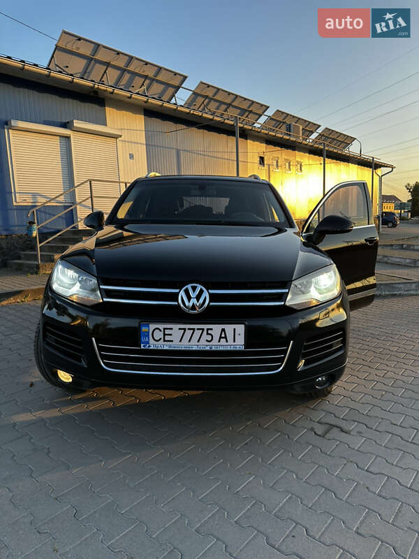 Внедорожник / Кроссовер Volkswagen Touareg 2012 в Хмельницком