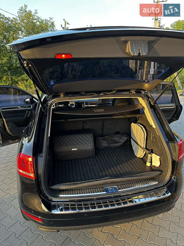 Внедорожник / Кроссовер Volkswagen Touareg 2012 в Хмельницком