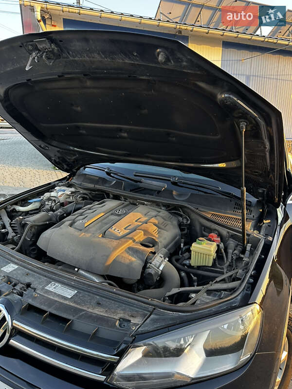 Внедорожник / Кроссовер Volkswagen Touareg 2012 в Хмельницком
