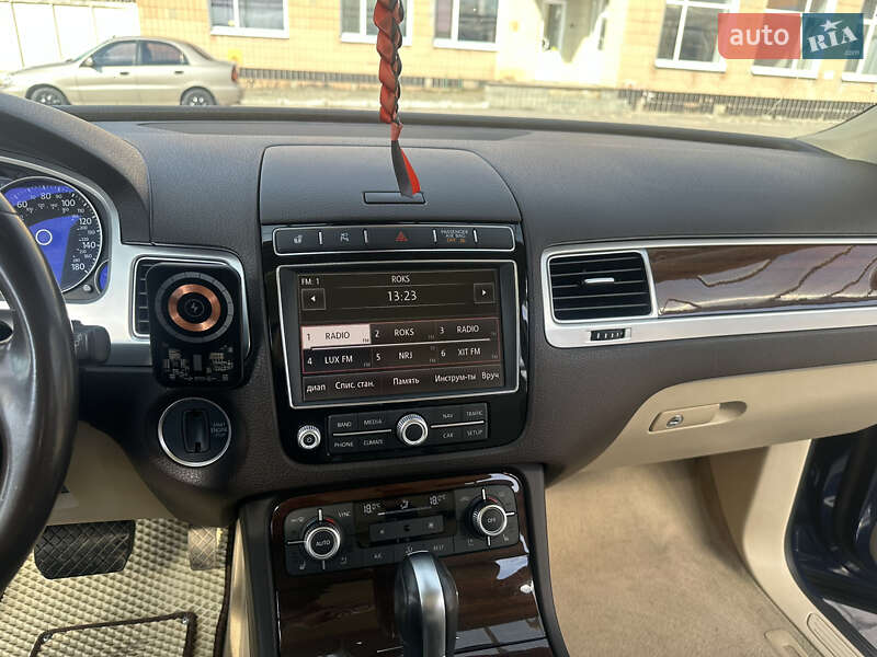 Внедорожник / Кроссовер Volkswagen Touareg 2015 в Полтаве