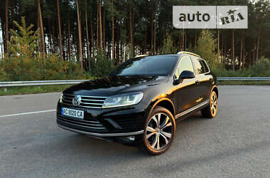 Позашляховик / Кросовер Volkswagen Touareg 2015 в Києві