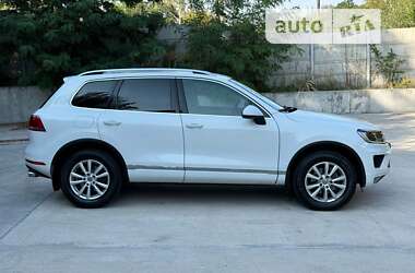 Внедорожник / Кроссовер Volkswagen Touareg 2013 в Киеве