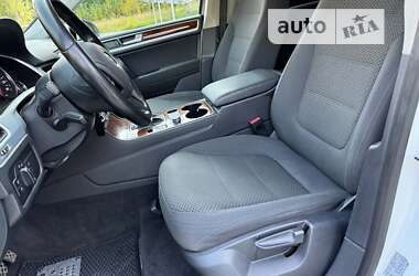 Внедорожник / Кроссовер Volkswagen Touareg 2013 в Киеве