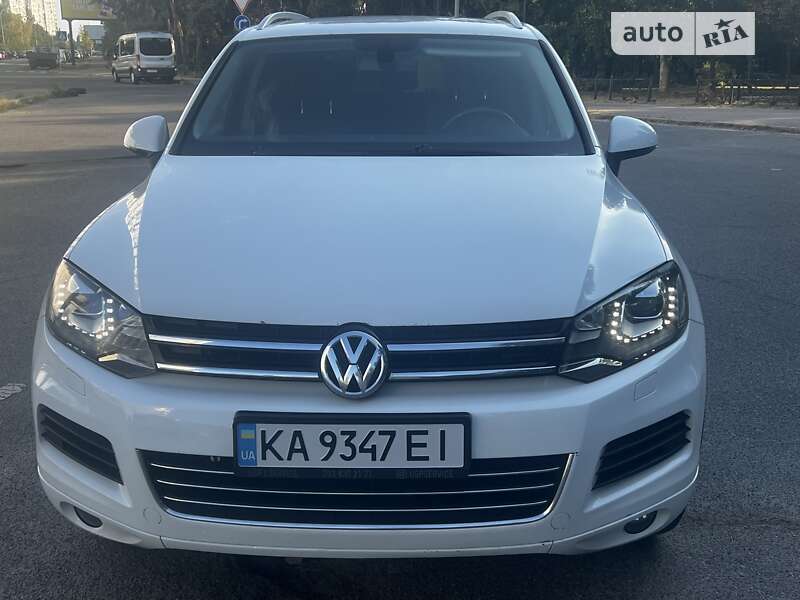 Внедорожник / Кроссовер Volkswagen Touareg 2012 в Киеве